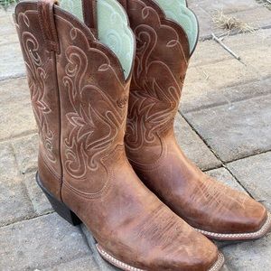Women’s Ariat Cowboy Boots. Size 9.5